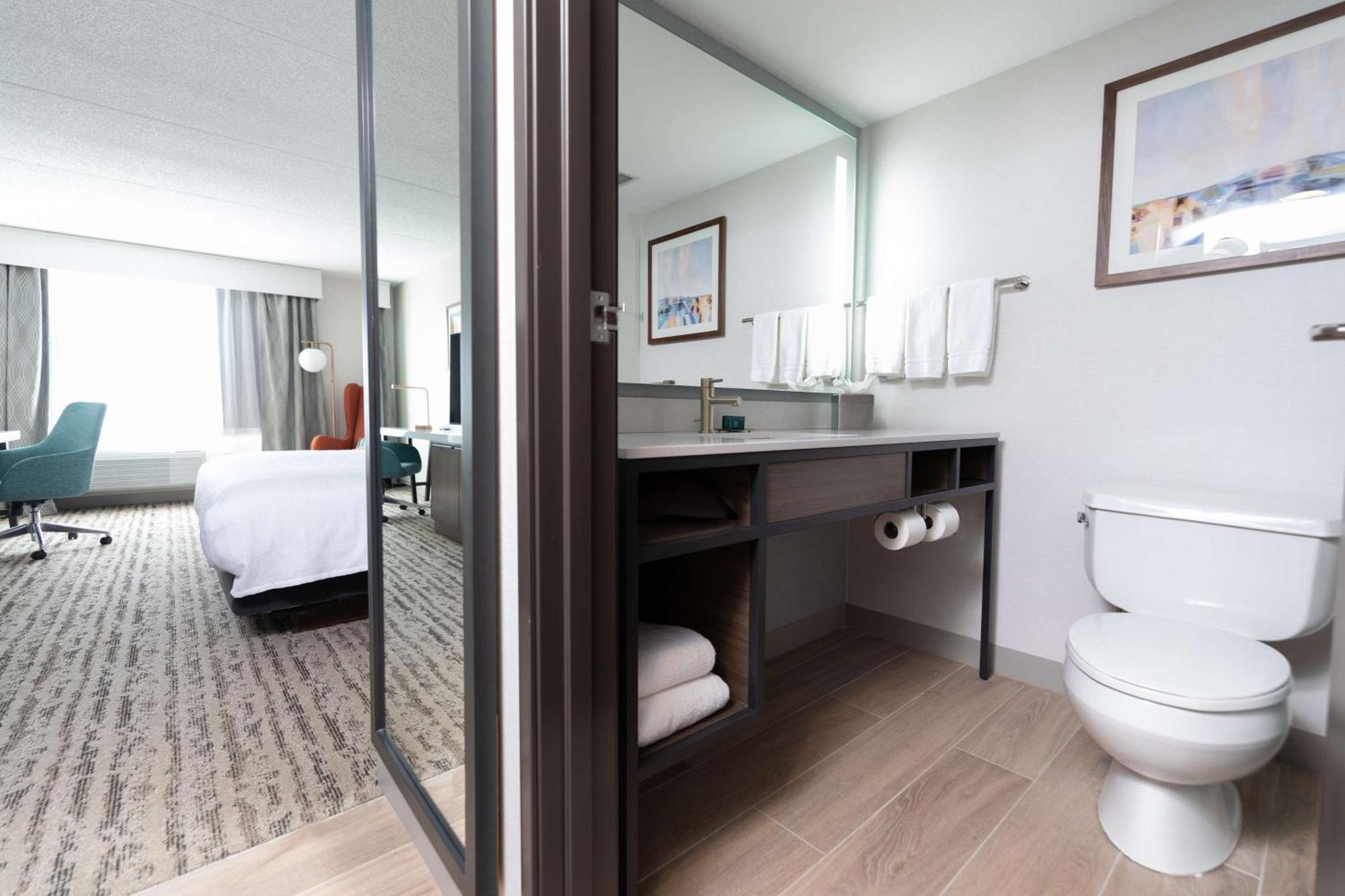 Hilton Garden Inn Des Moines Airport Exterior photo