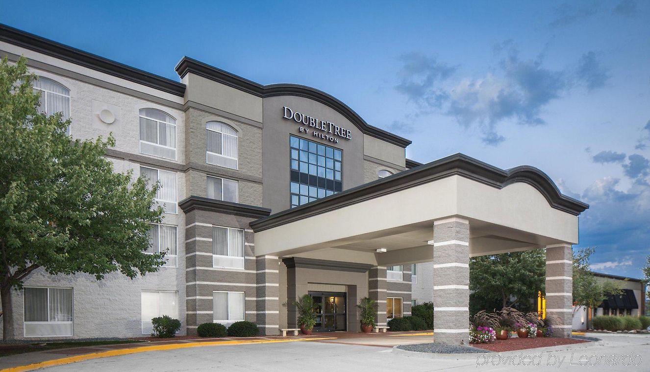 Doubletree Des Moines Airport Hotel Exterior photo